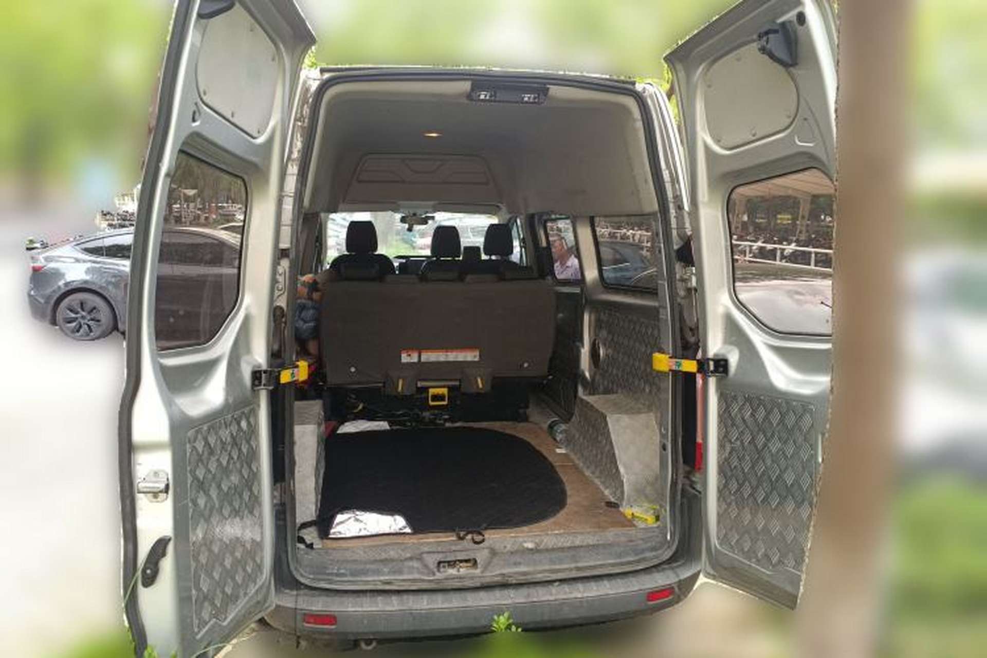 Used Ford Transit 2017 2.0T Diesel Multi-Function Commercial Vehicle Mid-Drive Mid-Roof China V Standard Trunk