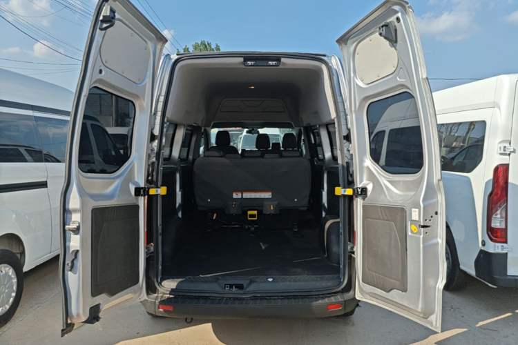 Used Ford Transit 2017 2.0T Diesel Multi-Function Commercial Vehicle Mid-Drive Mid-Roof China V Standard Trunk