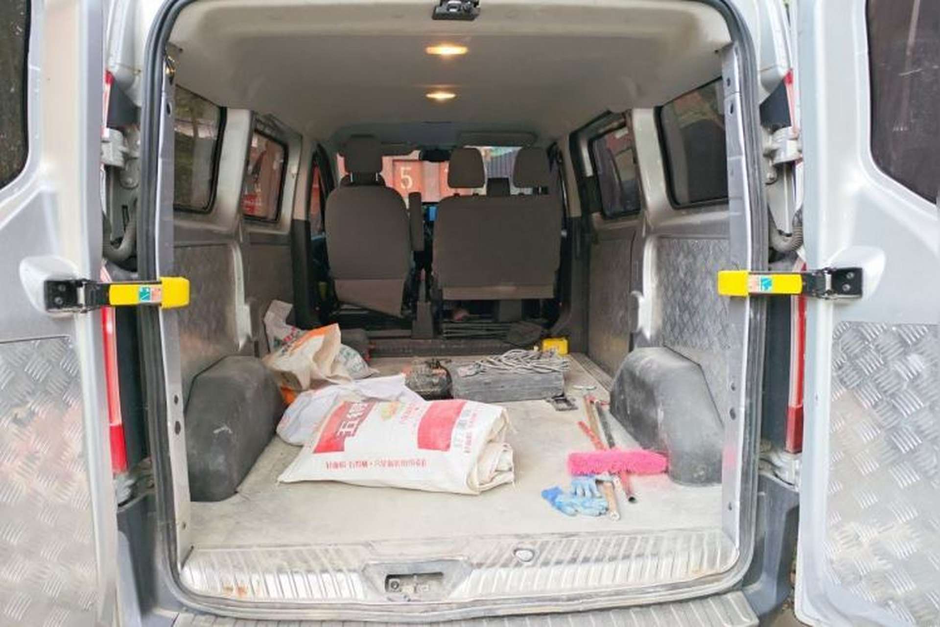 Used Ford Transit 2017 2.0T Diesel Multi-Purpose Commercial Vehicle Short Wheelbase Low Roof China V Standard Trunk