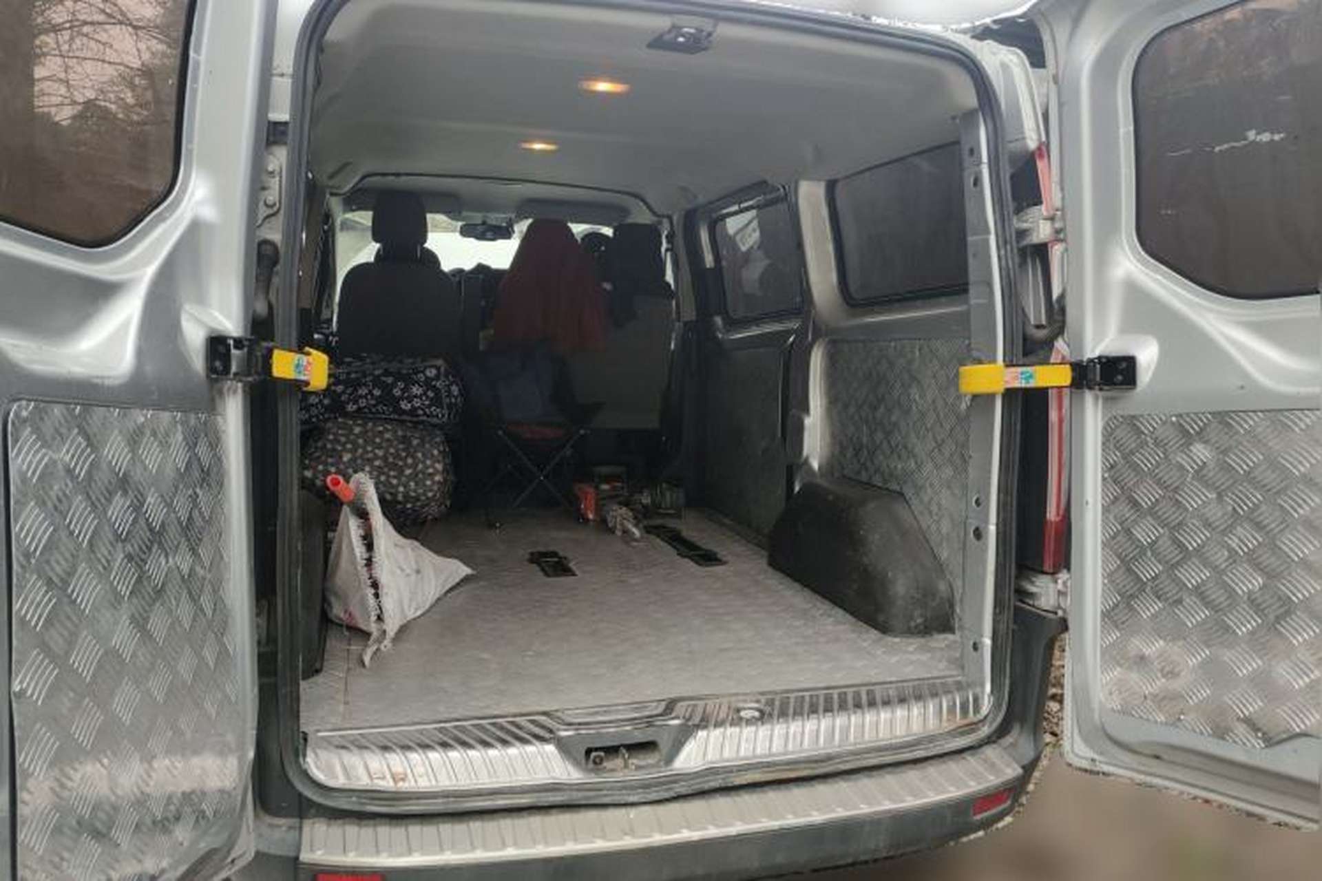 Used Ford Transit 2017 2.0T Diesel Multi-Purpose Commercial Vehicle Short Wheelbase Low Roof China V Standard Trunk