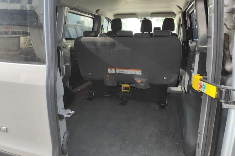 Used Ford Transit 2017 2.0T Gasoline Multi-Purpose Commercial Vehicle Short Wheelbase Low Roof China V Standard Trunk