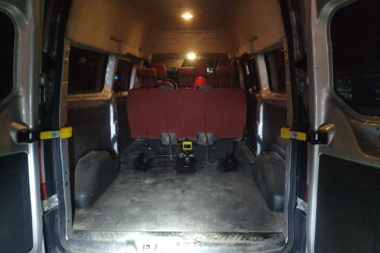 Used Ford Transit 2017 2.0T Diesel Multi-Function Commercial Vehicle Mid-Drive Mid-Roof China V Standard Trunk