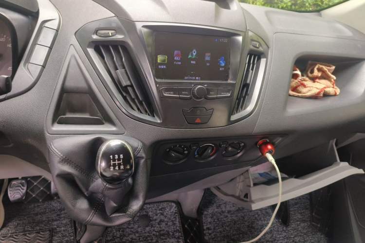Used Ford Transit 2017 2.0T Diesel Multi-Purpose Commercial Vehicle Mid-Drive Mid-Roof China IV Standard Audio And AC Panel