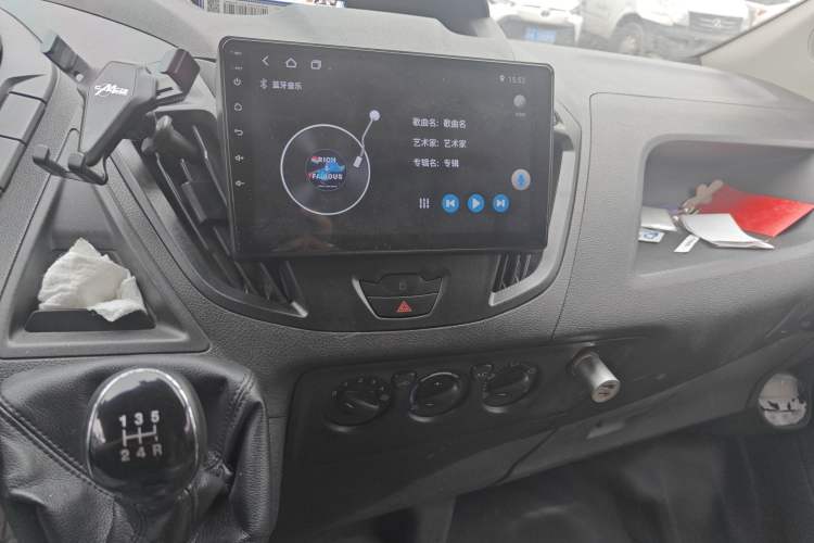 Used Ford Transit 2017 2.0T Diesel Multi-Purpose Commercial Vehicle Short Wheelbase Low Roof China V Standard Audio And AC Panel