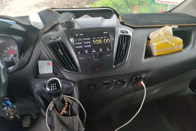 Used Ford Transit 2017 2.0T Diesel Multi-Purpose Commercial Vehicle Short Wheelbase Low Roof China V Standard Audio And AC Panel