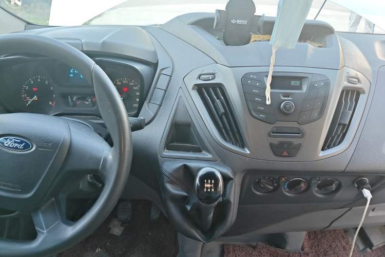 Used Ford Transit 2017 2.0T Gasoline Automatic Multi-Function Commercial Vehicle Mid-Drive Mid-Roof China V-standard Audio And AC Panel