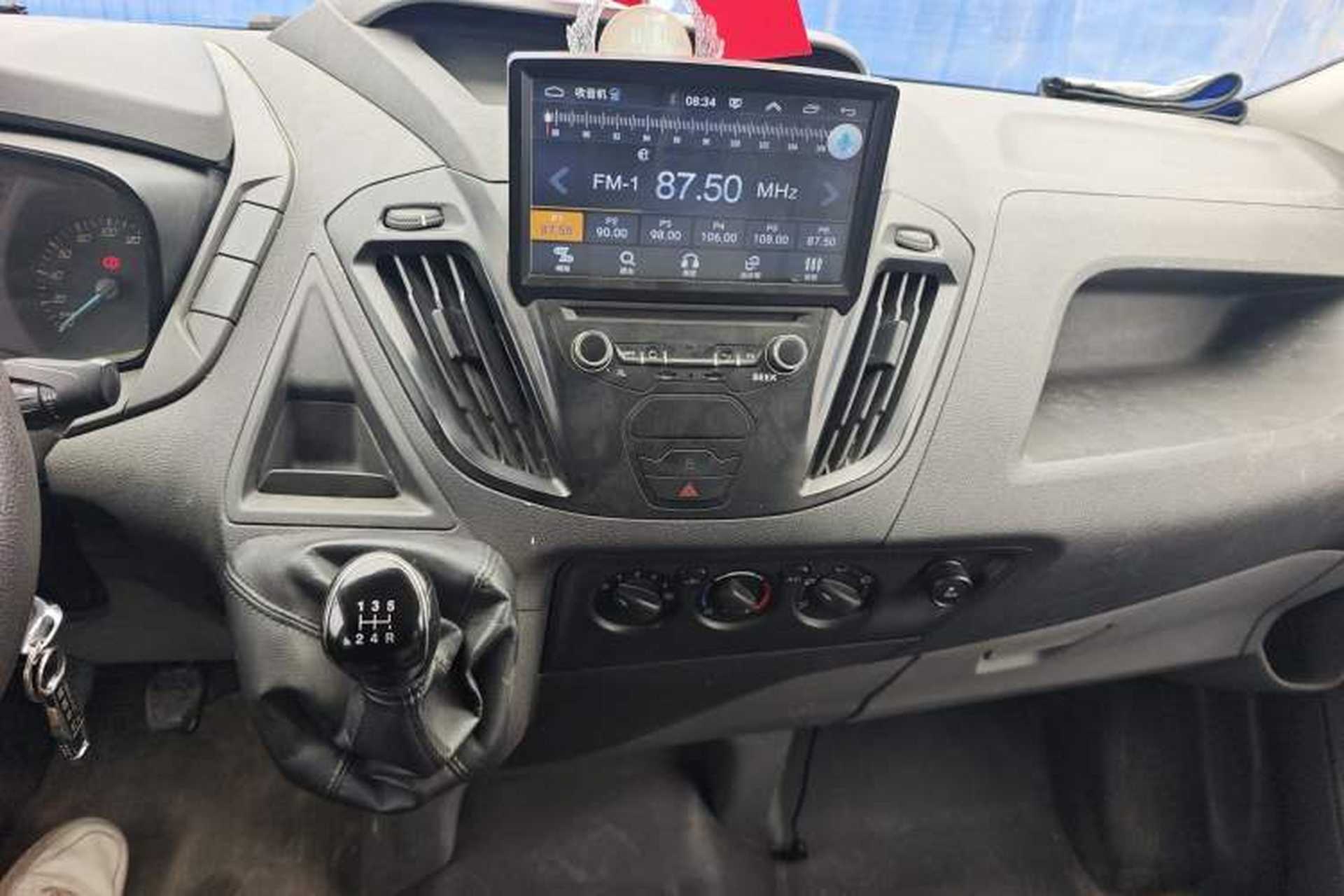 Used Ford Transit 2017 2.0T Diesel Multi-Purpose Commercial Vehicle Short Wheelbase Mid-Roof China IV Standard Audio And AC Panel