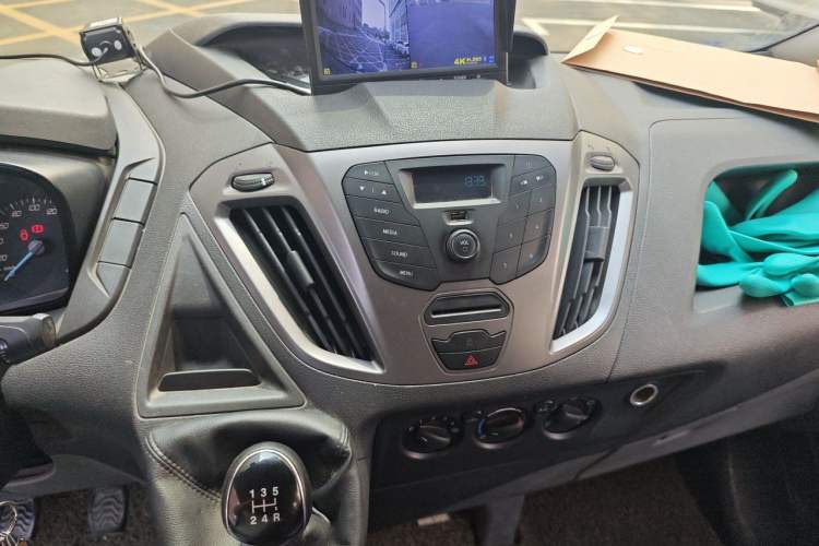 Used Ford Transit 2017 2.0T Diesel Multi-Function Commercial Vehicle Mid-Drive Mid-Roof China V Standard Audio And AC Panel