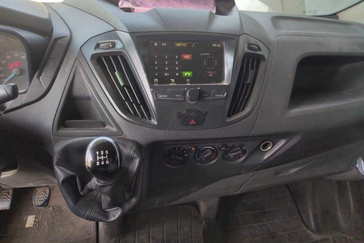 Used Ford Transit 2017 2.0T Diesel Van Mid-Chassis Mid-Roof China V Standard Audio And AC Panel