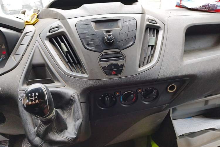 Used Ford Transit 2017 2.0T Diesel Van Mid-Chassis Mid-Roof China V Standard Audio And AC Panel