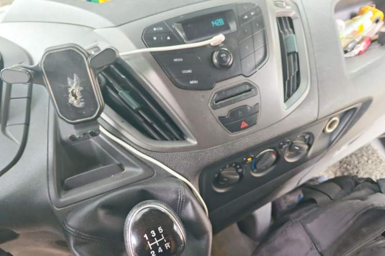 Used Ford Transit 2017 2.0T Diesel Multi-Function Commercial Vehicle Mid-Drive Mid-Roof China V Standard Audio And AC Panel