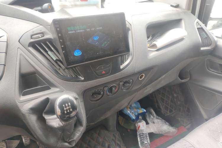 Used Ford Transit 2017 2.0T Diesel Multi-Purpose Commercial Vehicle Short Wheelbase Low Roof China V Standard Audio And AC Panel