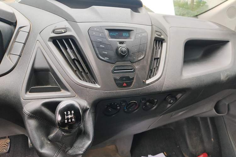 Used Ford Transit 2017 2.0T Gasoline Multi-Purpose Commercial Vehicle Mid-Drive Mid-Roof China V Standard Audio And AC Panel