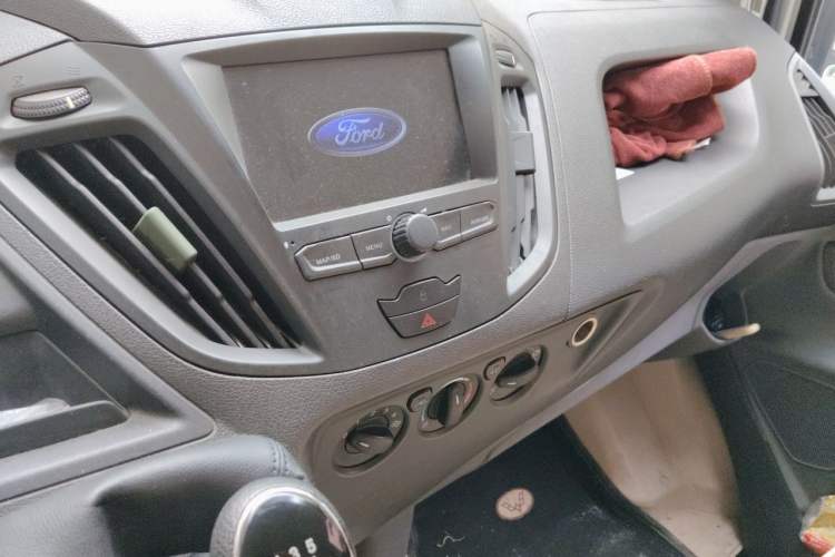 Used Ford Transit 2017 2.0T Diesel Van Short Wheelbase Low Roof China V Standard Audio And AC Panel