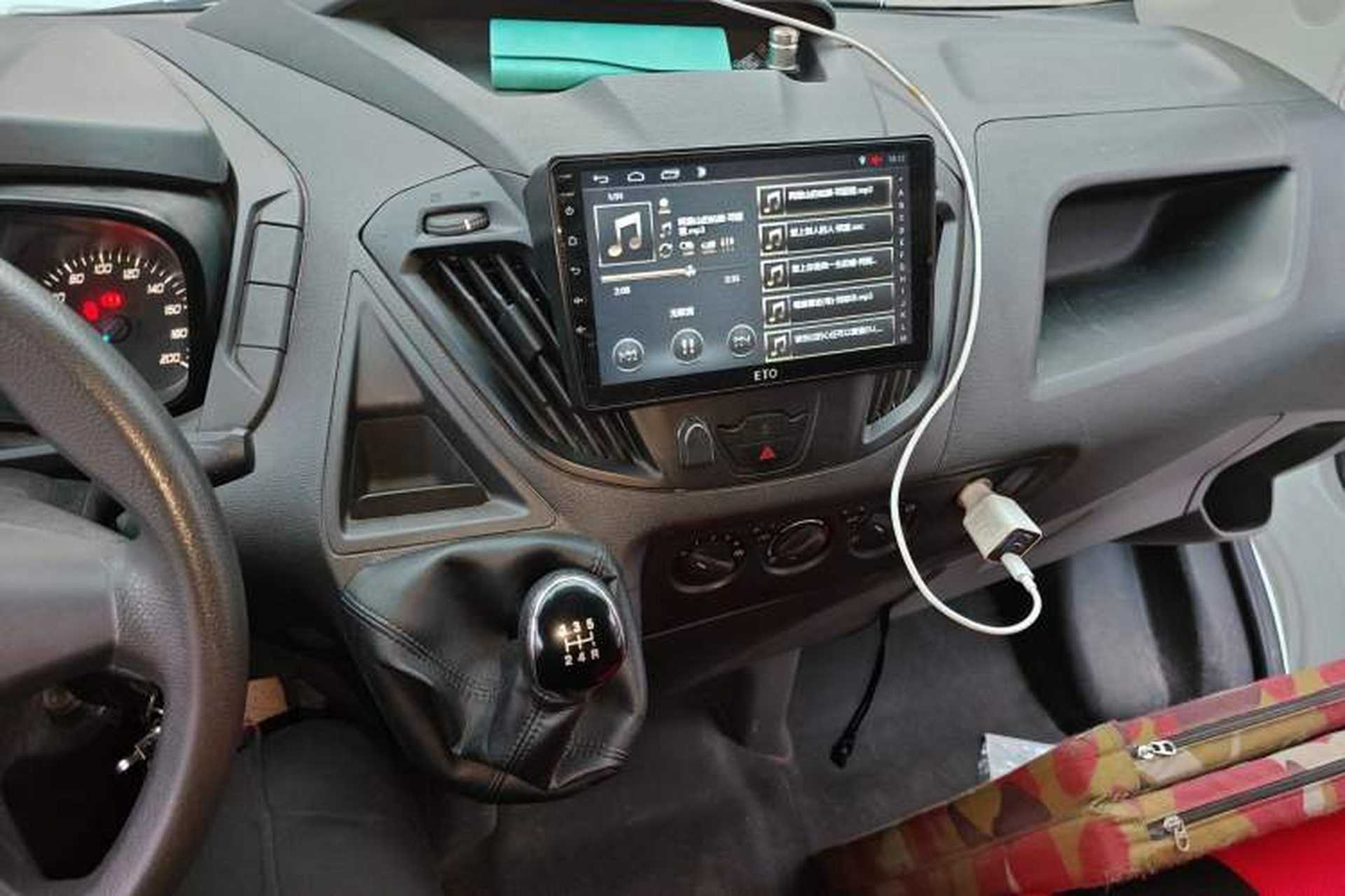 Used Ford Transit 2017 2.0T Diesel Van Mid-Chassis Mid-Roof China V Standard Audio And AC Panel