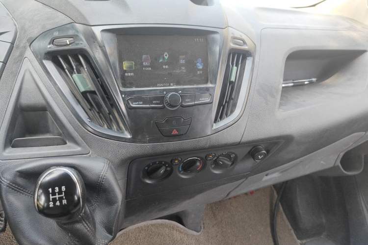 Used Ford Transit 2017 2.0T Diesel Multi-Purpose Commercial Vehicle Short Wheelbase Low Roof China V Standard Audio And AC Panel