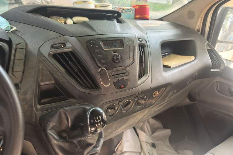 Used Ford Transit 2017 2.0T Diesel Van Mid-Chassis Mid-Roof China V Standard Audio And AC Panel