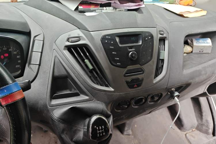 Used Ford Transit 2017 2.0T Diesel Multi-Function Commercial Vehicle Mid-Drive Mid-Roof China V Standard Audio And AC Panel