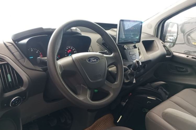 Used Ford Transit 2017 2.0T Diesel Van Short Wheelbase Mid-Roof China V Standard Center Console