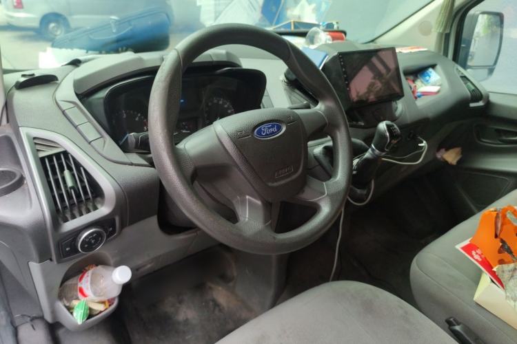 Used Ford Transit 2017 2.0T Diesel Multi-Purpose Commercial Vehicle Short Wheelbase Low Roof China IV Standard Center Console