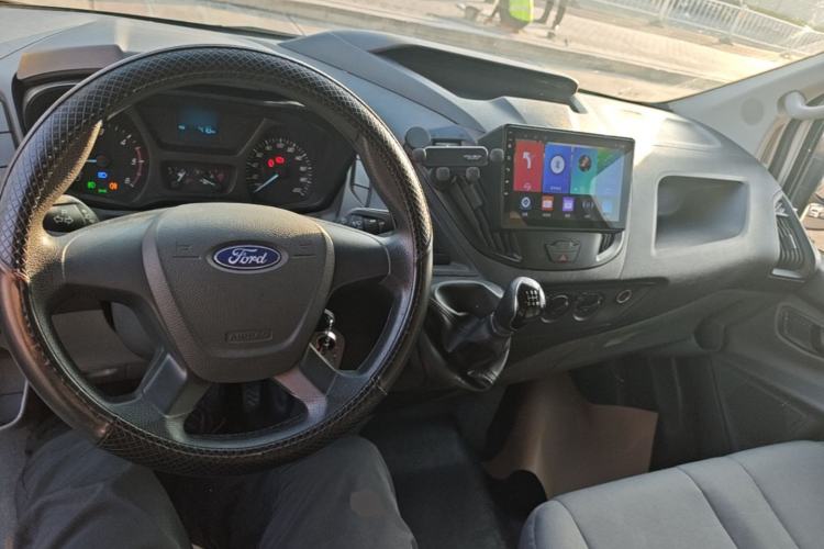 Used Ford Transit 2017 2.0T Diesel Van Mid-Chassis Mid-Roof China V Standard Center Console