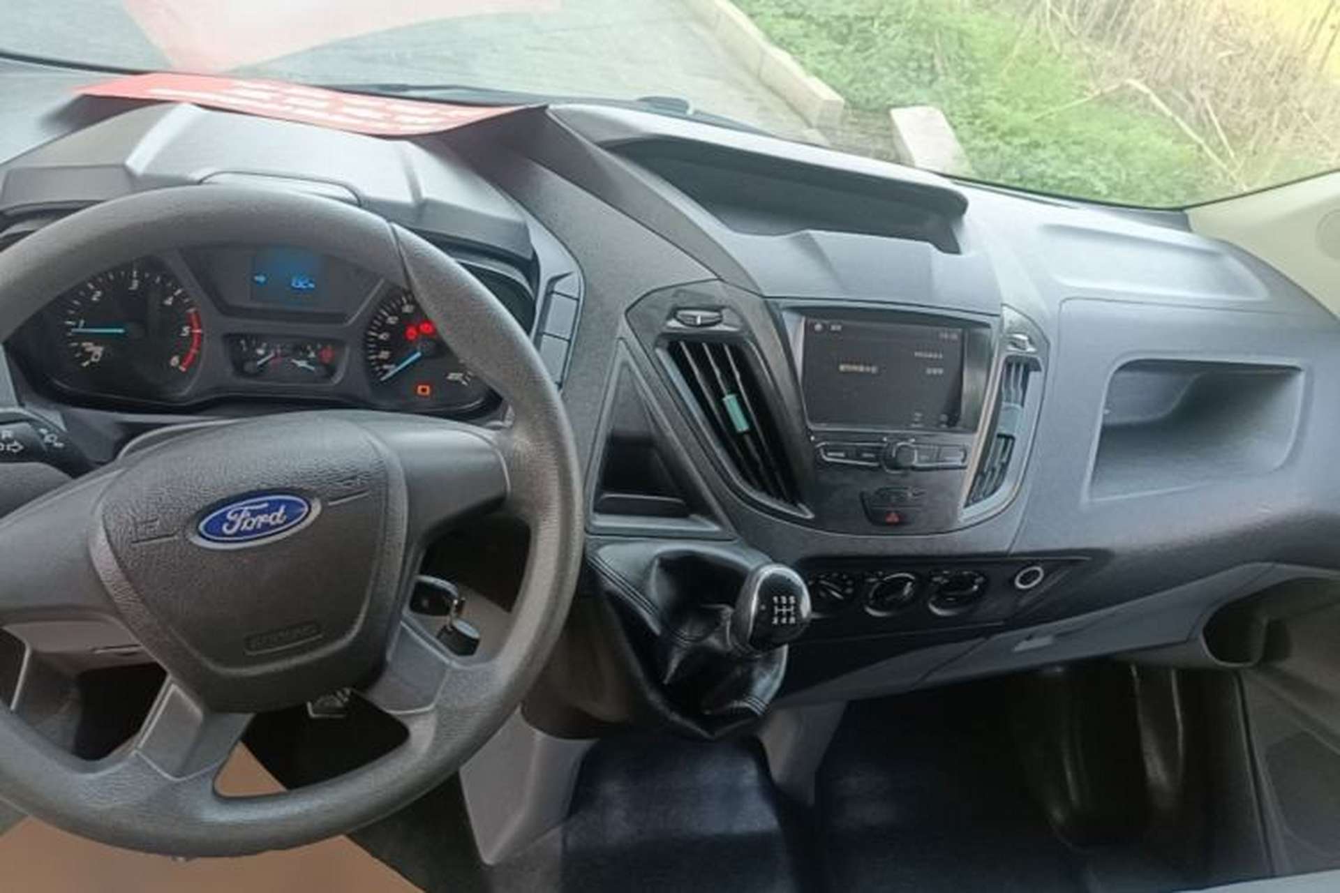 Used Ford Transit 2017 2.0T Diesel Van Mid-Chassis Mid-Roof China V Standard Center Console