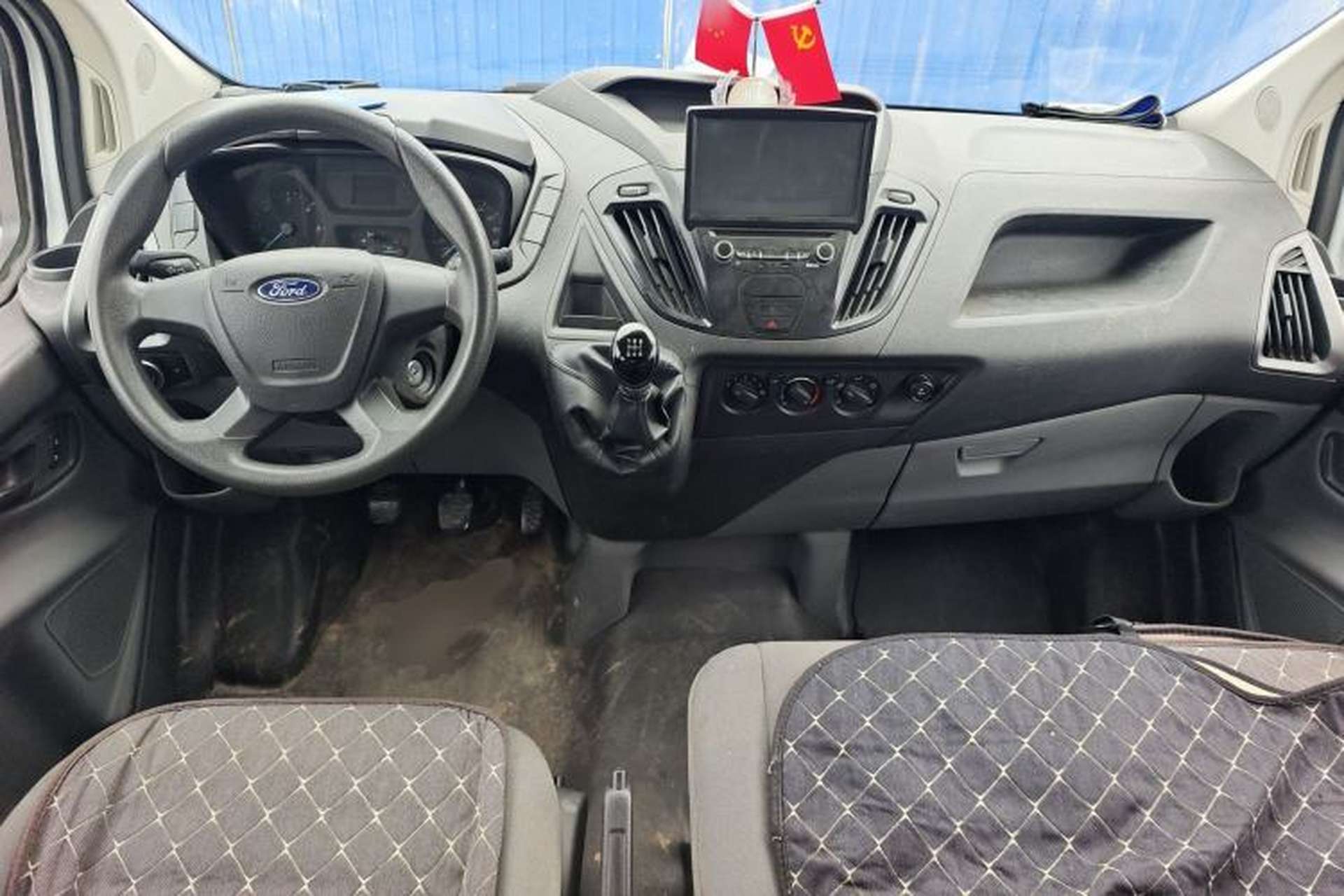 Used Ford Transit 2017 2.0T Diesel Multi-Purpose Commercial Vehicle Short Wheelbase Mid-Roof China IV Standard Center Console
