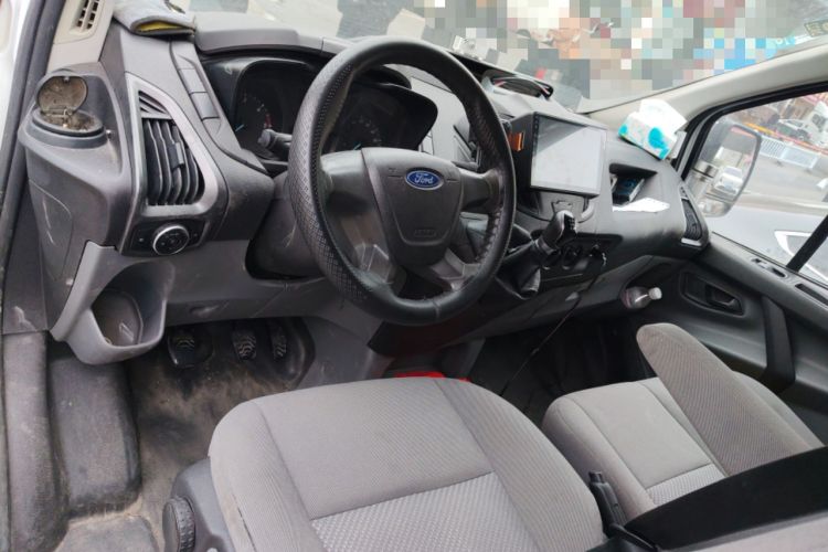 Used Ford Transit 2017 2.0T Diesel Van Mid-Chassis Mid-Roof China IV Standard Center Console