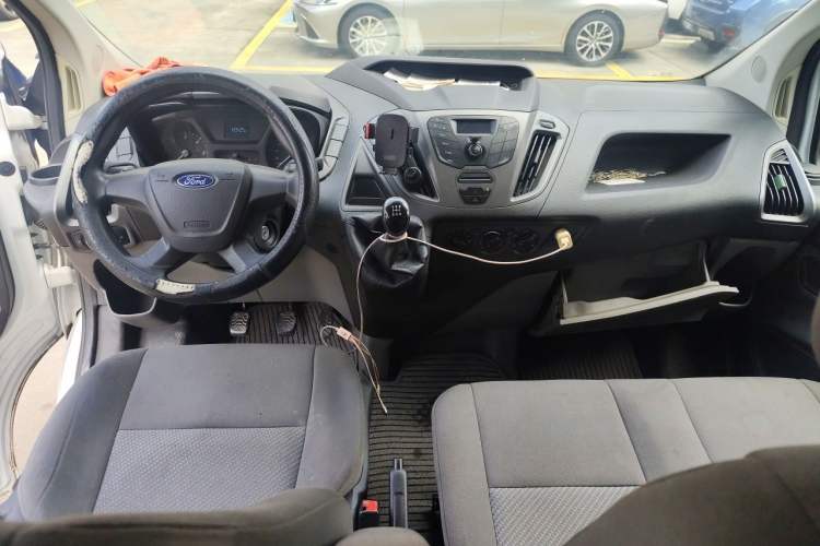 Used Ford Transit 2017 2.0T Diesel Multi-Purpose Commercial Vehicle Short Wheelbase Low Roof China V Standard Center Console