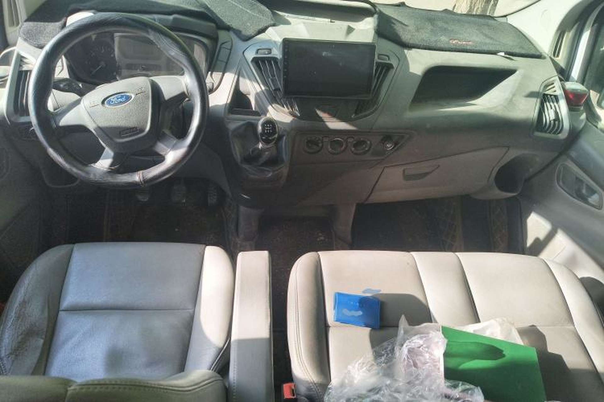 Used Ford Transit 2017 2.0T Diesel Multi-Function Commercial Vehicle Mid-Drive Mid-Roof China V Standard Center Console