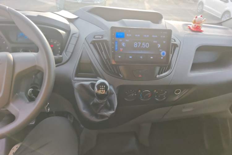 Used Ford Transit 2017 2.0T Diesel Multi-Purpose Commercial Vehicle Short Wheelbase Low Roof China V Standard Center Console