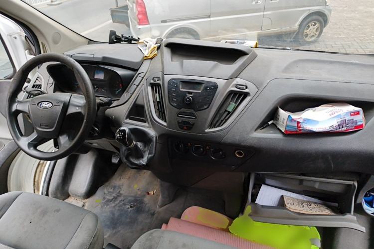 Used Ford Transit 2017 2.0T Diesel Van Mid-Chassis Mid-Roof China V Standard Center Console