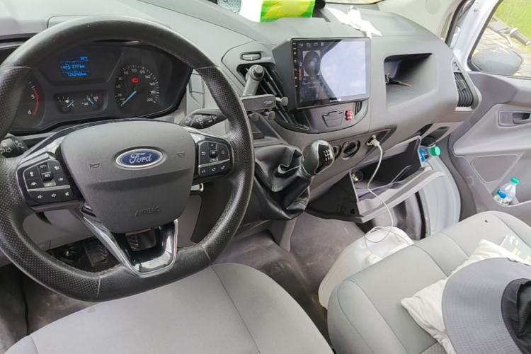 Used Ford Transit 2017 2.0T Diesel Van Short Wheelbase Low Roof China IV Standard Center Console