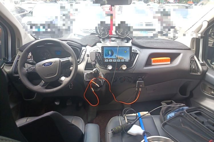 Used Ford Transit 2017 2.0T Diesel Multi-Function Commercial Vehicle Mid-Drive Mid-Roof China V Standard Center Console