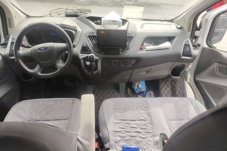 Used Ford Transit 2017 2.0T Diesel Multi-Purpose Commercial Vehicle Short Wheelbase Low Roof China V Standard Center Console