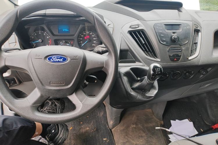 Used Ford Transit 2017 2.0T Gasoline Multi-Purpose Commercial Vehicle Mid-Drive Mid-Roof China V Standard Center Console