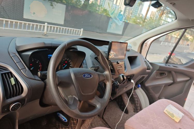Used Ford Transit 2017 2.0T Diesel Van Mid-Chassis Mid-Roof China V Standard Center Console