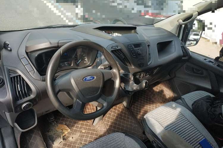 Used Ford Transit 2017 2.0T Diesel Van Mid-Chassis Mid-Roof China V Standard Center Console