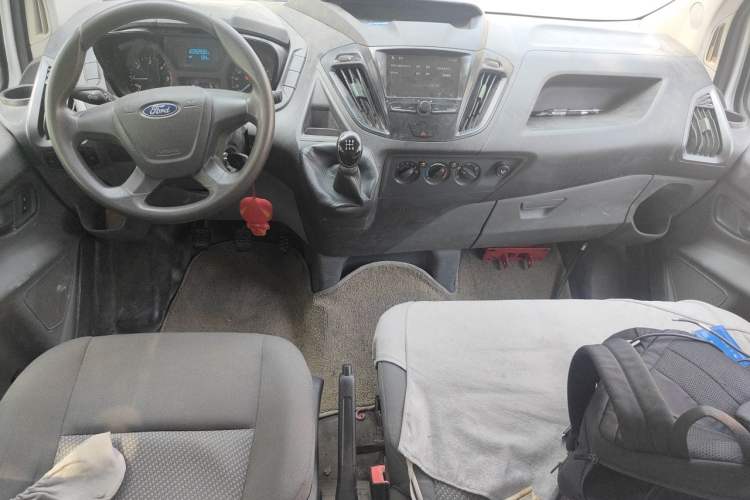 Used Ford Transit 2017 2.0T Diesel Multi-Purpose Commercial Vehicle Short Wheelbase Low Roof China V Standard Center Console
