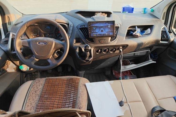 Used Ford Transit 2017 2.0T Diesel Multi-Purpose Commercial Vehicle Short Wheelbase Low Roof China V Standard Center Console