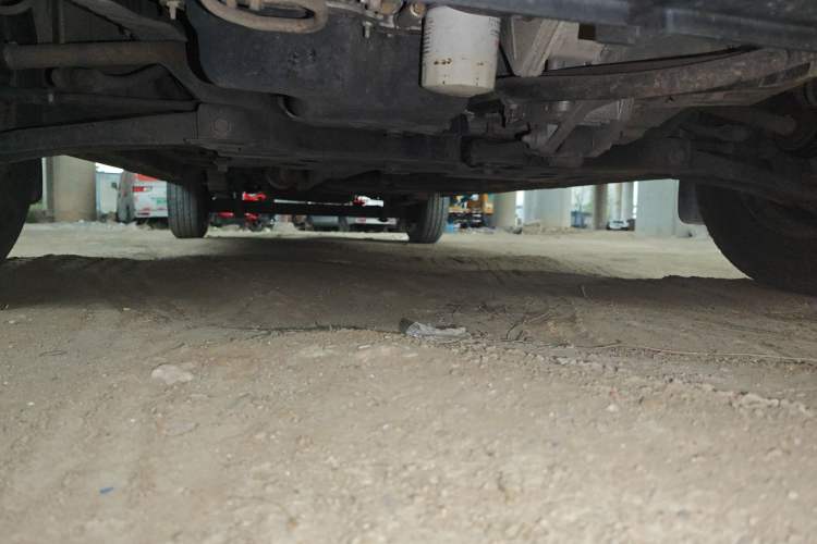 Used Ford Transit 2017 2.0T Diesel Van Mid-Chassis Mid-Roof China IV Standard Chassis Front