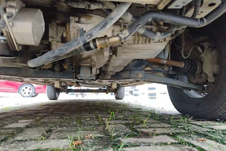 Used Ford Transit 2017 2.0T Diesel Van Mid-Chassis Mid-Roof China V Standard Chassis Front