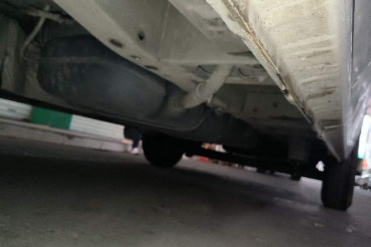 Used Ford Transit 2017 2.0T Diesel Van Mid-Chassis Mid-Roof China V Standard Chassis Front Left