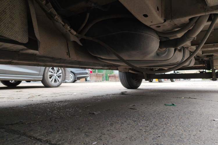 Used Ford Transit 2017 2.0T Diesel Van Mid-Chassis Mid-Roof China IV Standard Chassis Front Left