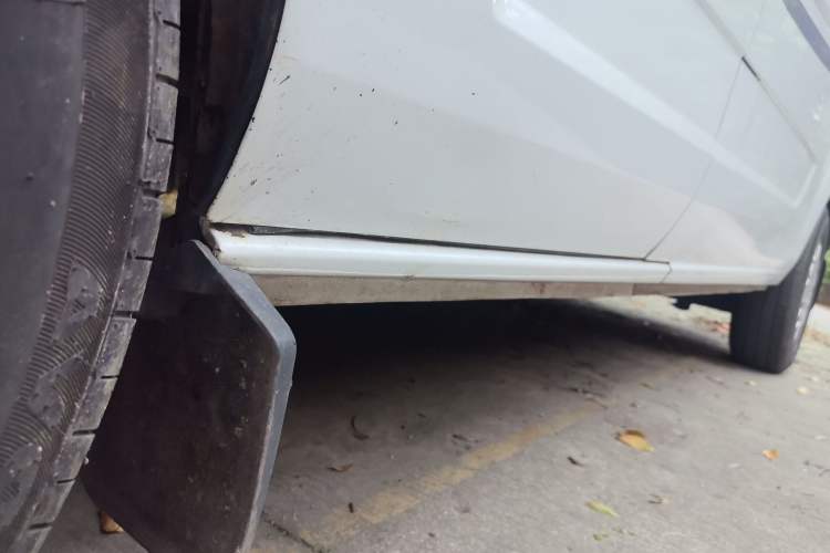 Used Ford Transit 2017 2.0T Diesel Multi-Purpose Commercial Vehicle Mid-Drive Mid-Roof China IV Standard Chassis Front Left