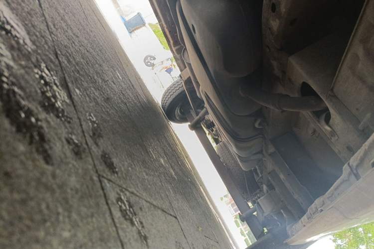 Used Ford Transit 2017 2.0T Diesel Van Mid-Chassis Mid-Roof China V Standard Chassis Front Left