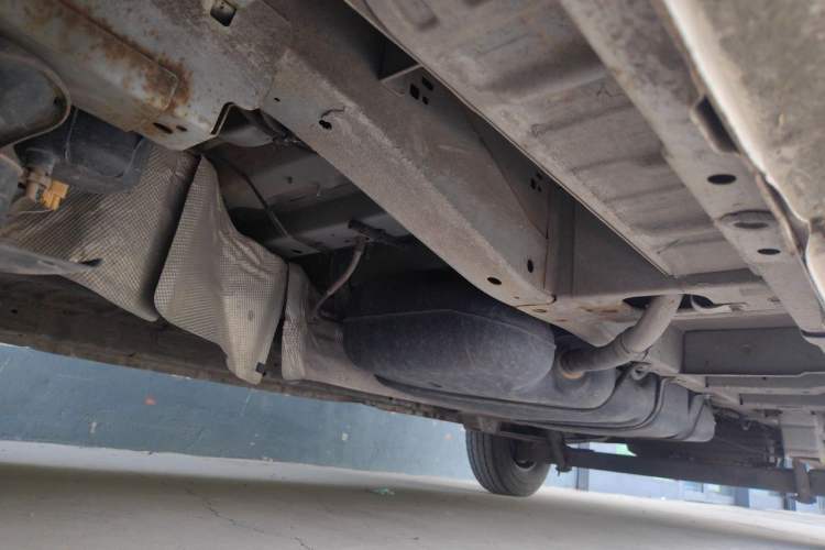 Used Ford Transit 2017 2.0T Diesel Van Mid-Chassis Mid-Roof China V Standard Chassis Front Left