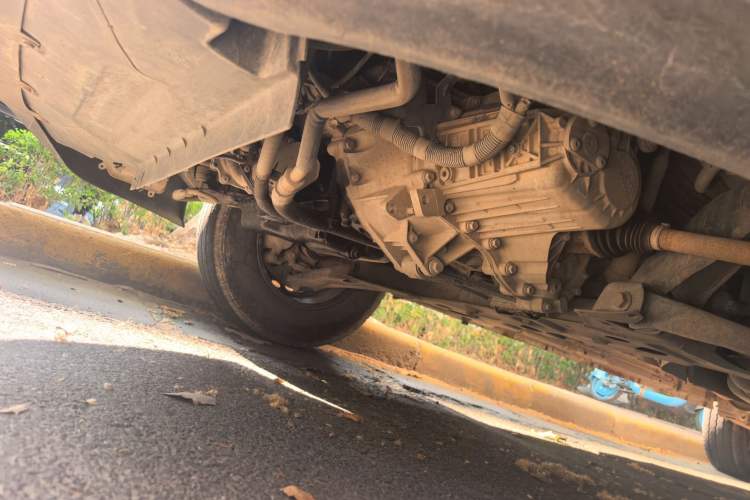 Used Ford Transit 2017 2.0T Diesel Van Mid-Chassis Mid-Roof China V Standard Chassis Front Left