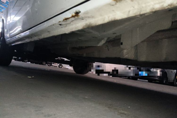 Used Ford Transit 2017 2.0T Diesel Van Mid-Chassis Mid-Roof China V Standard Chassis Front Right