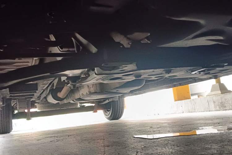 Used Ford Transit 2017 2.0T Diesel Van Mid-Chassis Mid-Roof China IV Standard Chassis Front Right